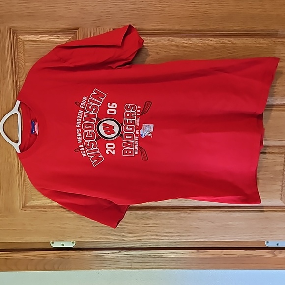 Champion 2006 Wisconsin Badgers NCAA Frozen 4 t shirt Sz. XL - Picture 1 of 6